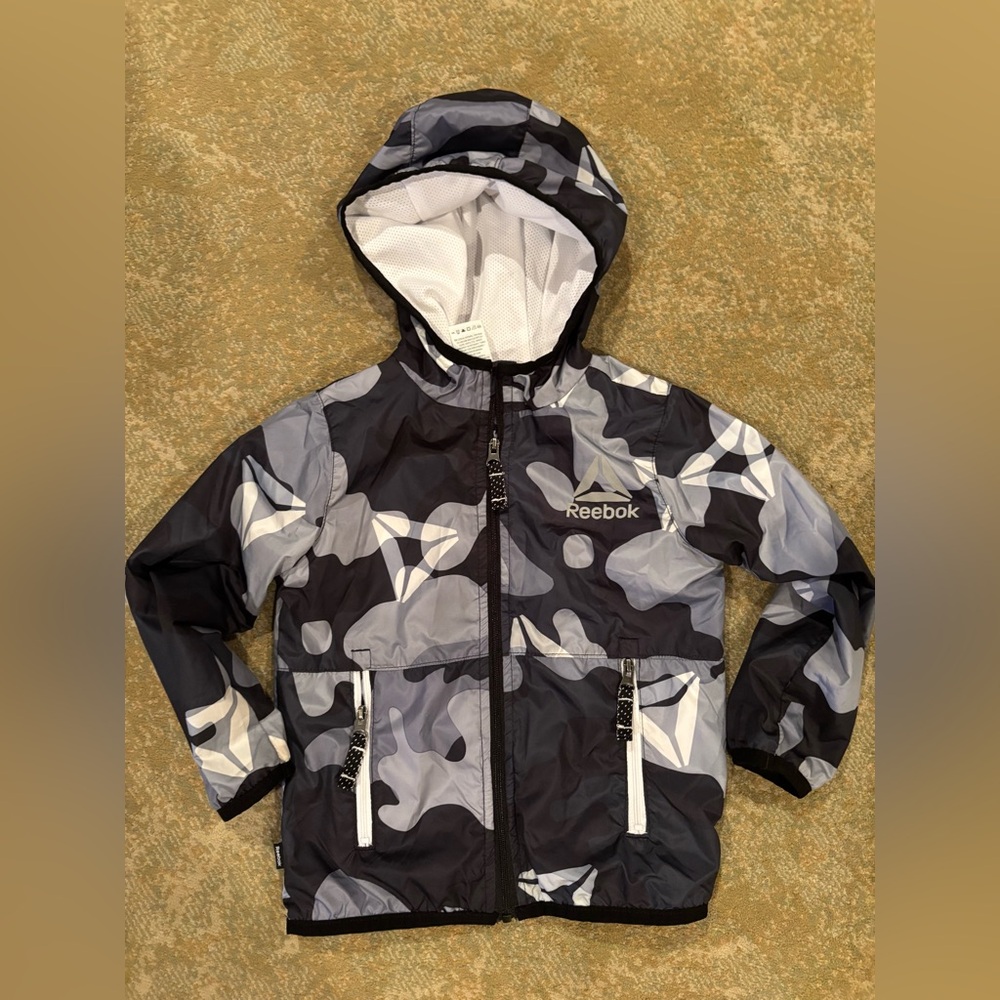 Reebok Kids Camo hooded windbreaker jacket. Gray and Black zip up. Size 3T